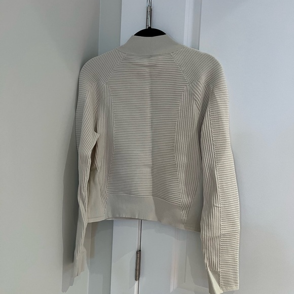 Lululemon bomber style light jacket / sweater - Picture 4 of 6